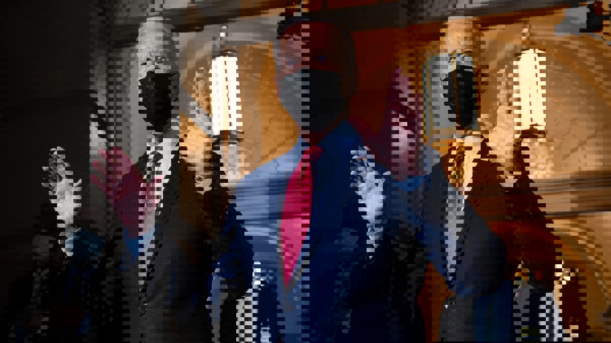 من الشلل السياسي إلى كورونا.. متاعب بايدن تتراكم في نهاية عامه الرئاسي الأول