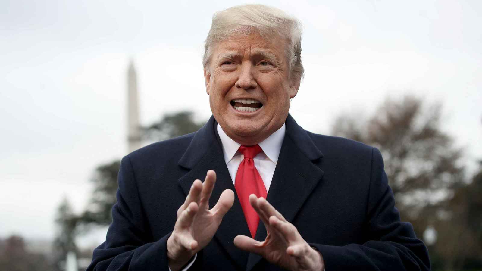 صورة "عملاقة" لترامب في واشنطن تثير الجدل.. ما قصتها؟