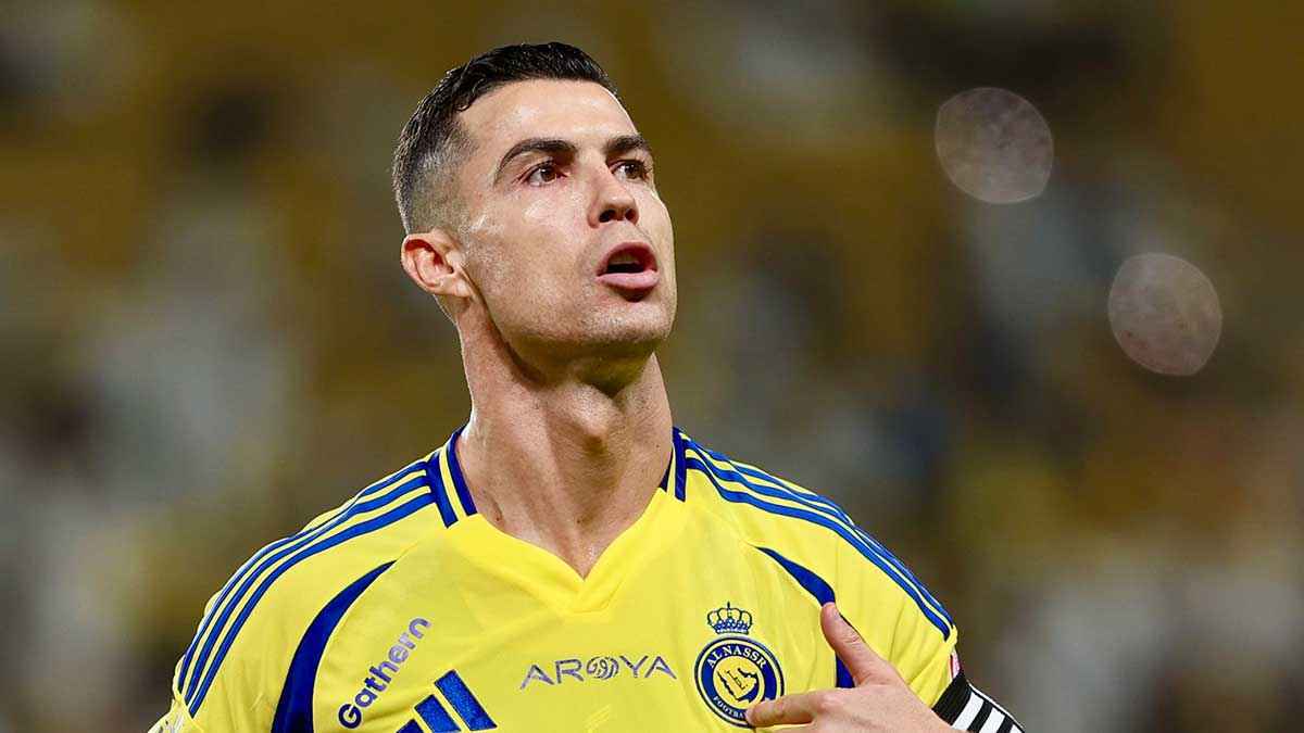 يشعر بالظلم واعتذر لي.. حكم يكشف أسرار خلافه مع رونالدو