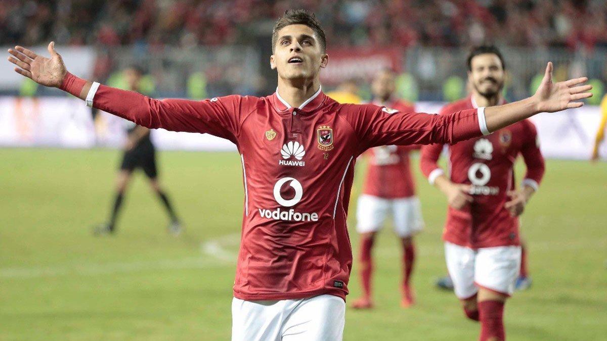 أحمد الشيخ لاعب النادي الأهلي المصري يعرض نفسه على بيراميدز والزمالك