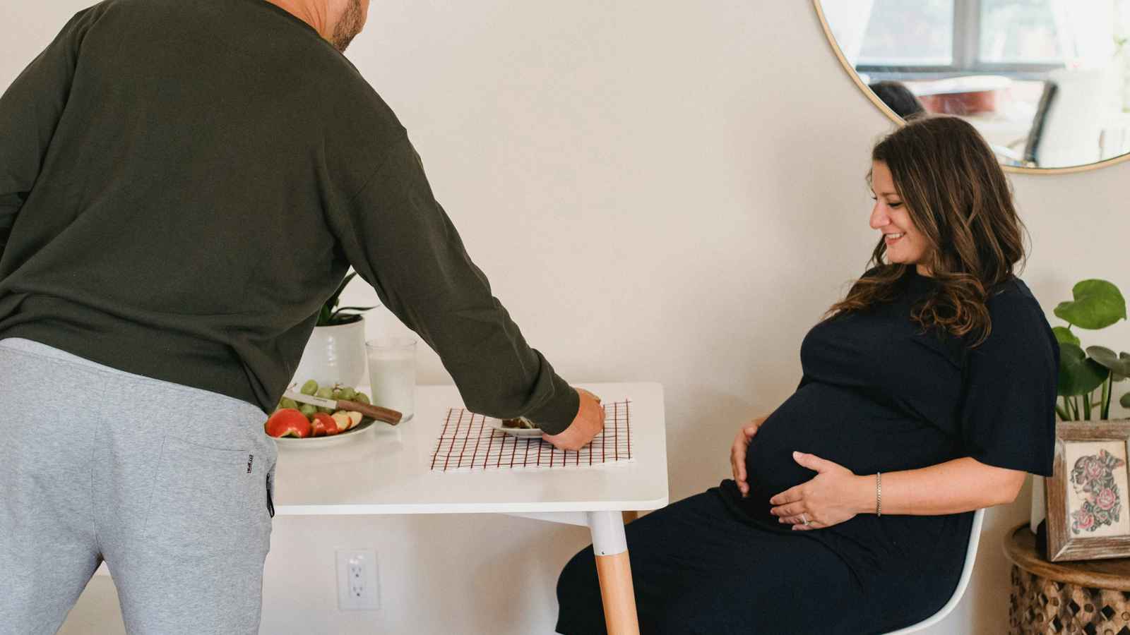 هل يمكن للحامل صيام رمضان.. طبيب يجيب؟