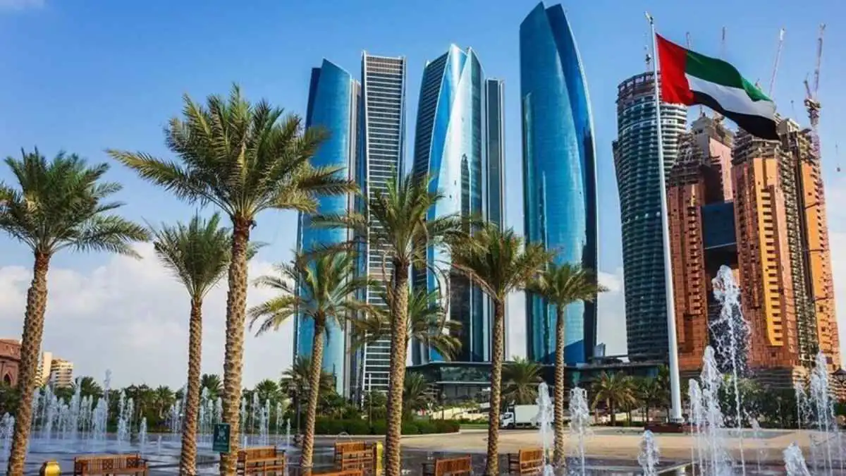 مقتل فلسطيني إثر سقوط صاروخ على مركبة في أبوظبي