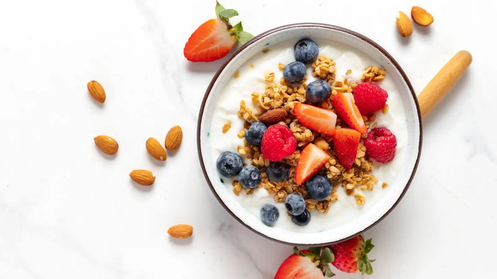 الزبادي اليوناني أم العادي.. أيهما أكثر فائدة لصحتك؟