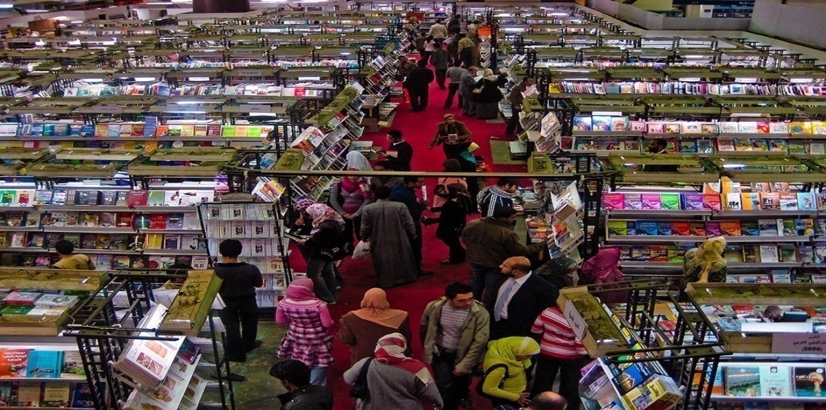 بعد أسبوع من افتتاحه.. كثافة في الزوار وكساد في المبيعات بمعرض القاهرة للكتاب