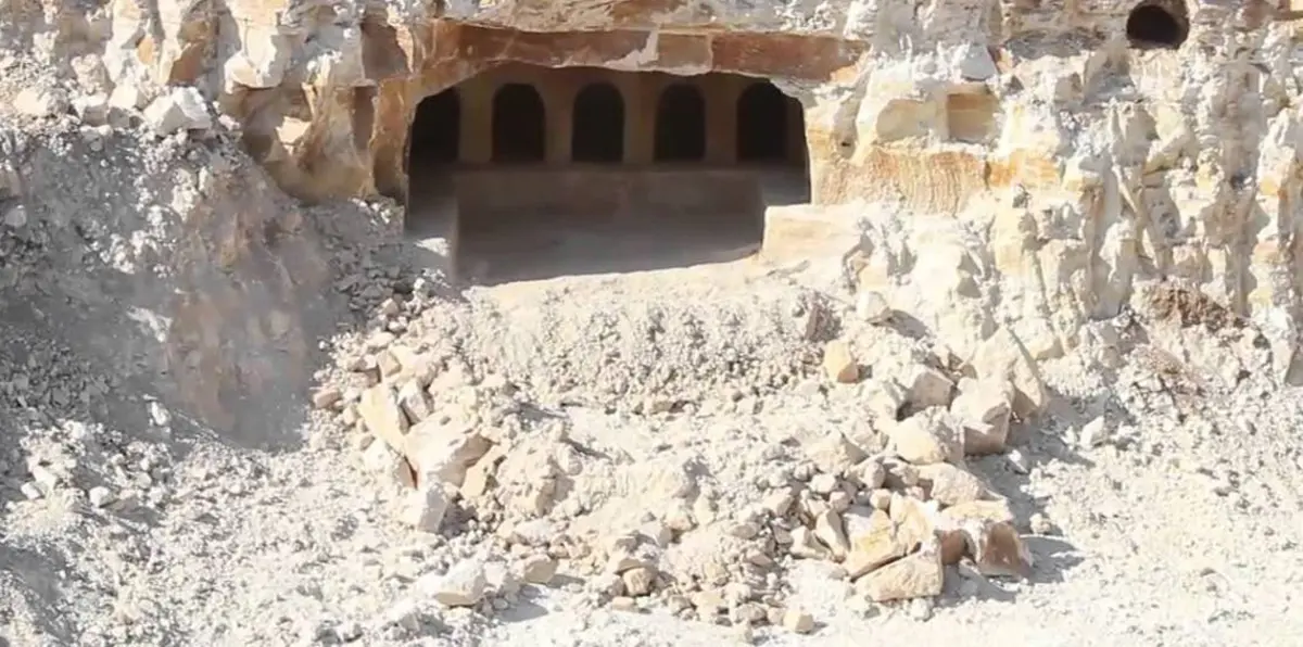 حفريات صرف صحي تكشف عن مقبرة رومانية في الأردن "صور"