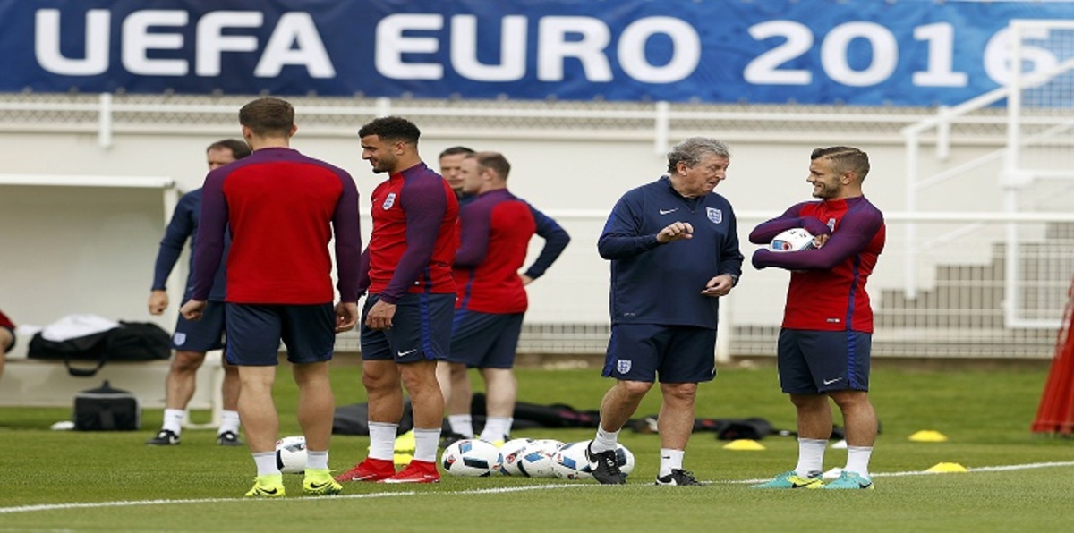 هودجسون مستمتع بمأزق وصداع اختيار التشكيلة الأساسية لإنجلترا