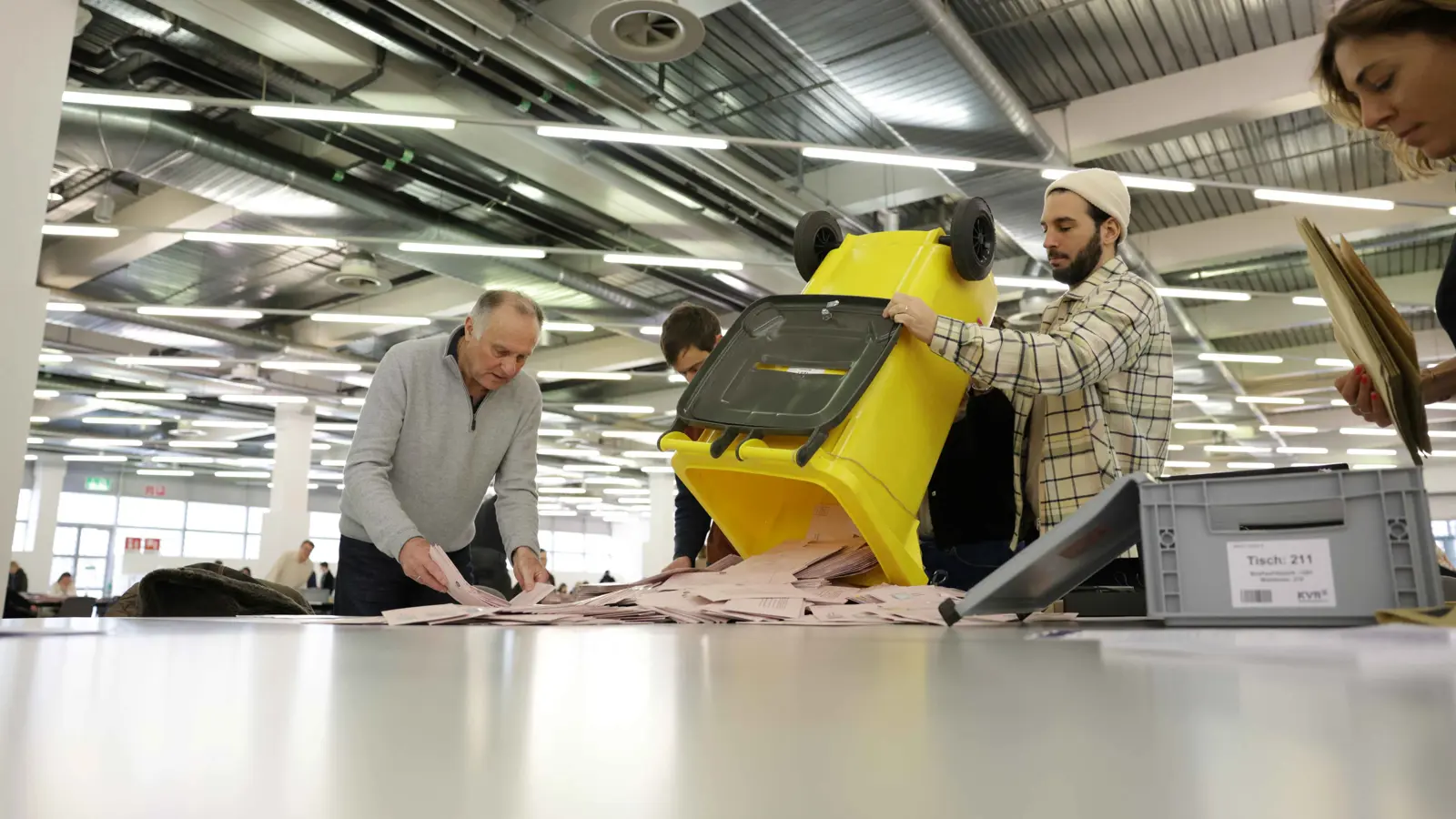 استطلاعات: المحافظون يفوزون بالانتخابات التشريعية في ألمانيا