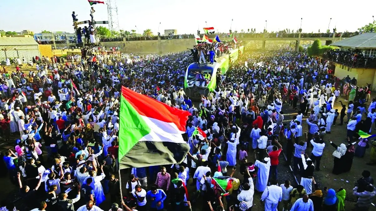 مئات آلاف السودانيين يحتفلون باتفاق السلام في الخرطوم (صور)