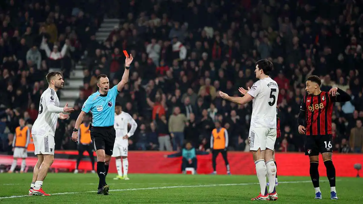 خطأ تحكيمي كارثي في مباراة مانشستر يونايتد وبورنموث