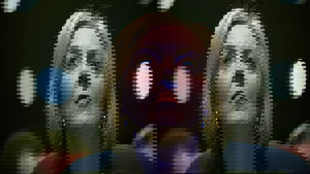 صحف بريطانية: ليز تراس في حالة يرثى لها ومصيرها التنحي