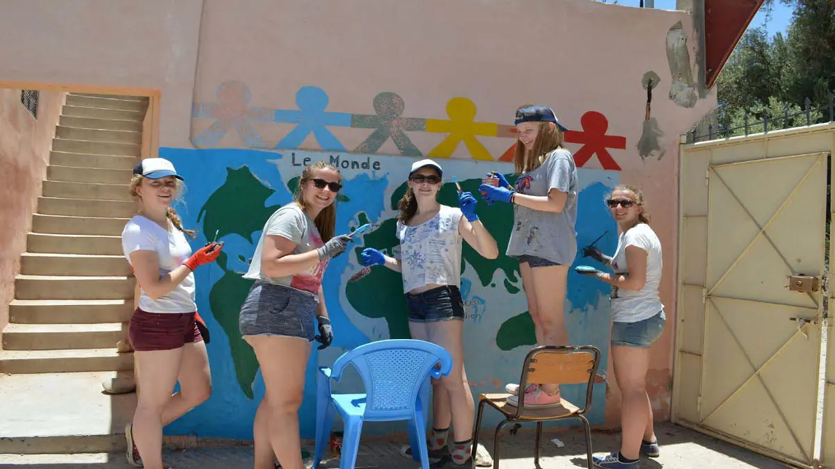 هُددن بقطع رؤوسهنّ.. بلجيكا توقف إرسال "حسناوات التطوع" إلى المغرب (فيديو)