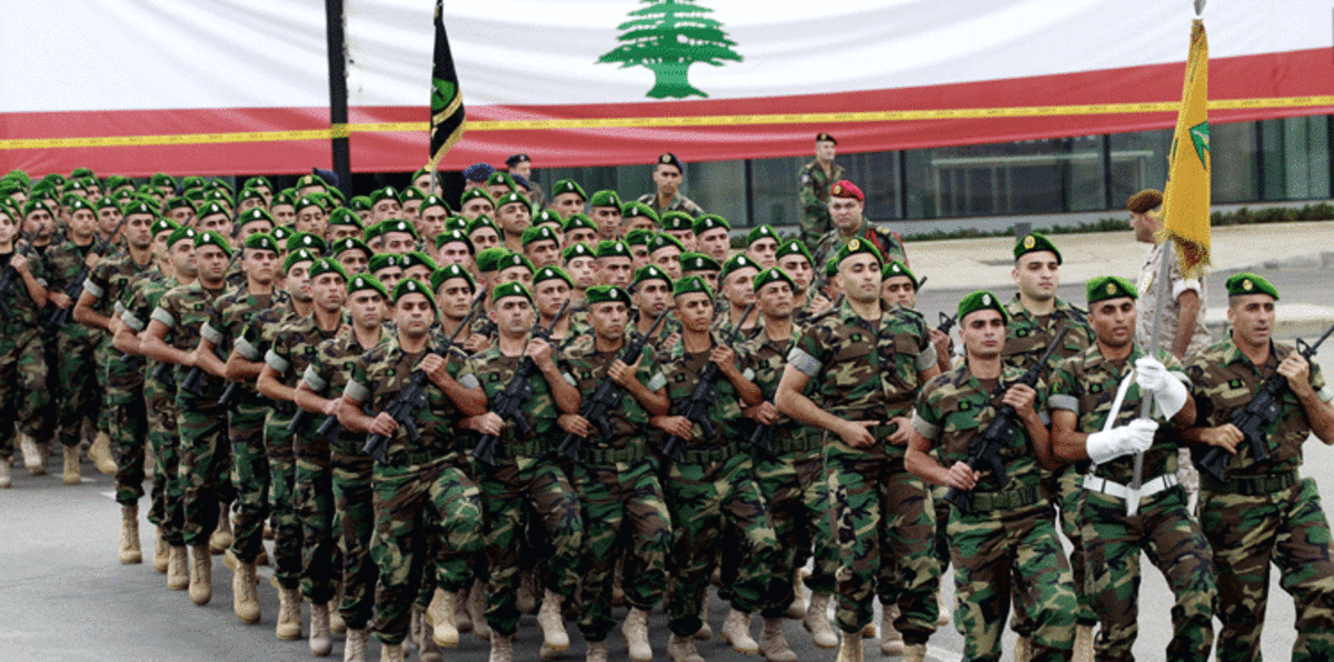 إيران تعرض تقديم أسلحة للبنان لملء "الفراغ السعودي"