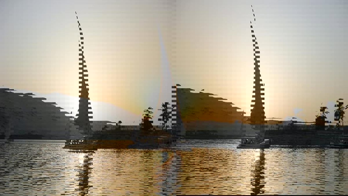 غرق مركب في النيل والسلطات المصرية تبحث عن مفقودين
