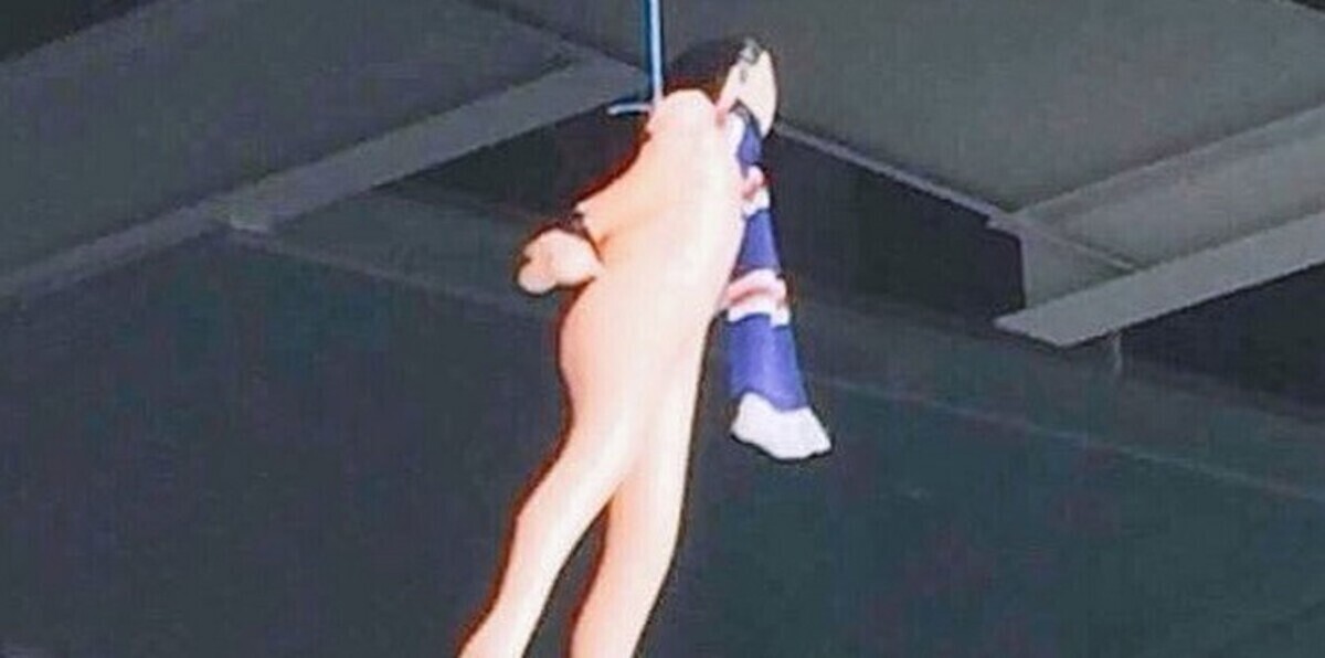 جماهير سيلتيك تشنق دمية جنسية لمهاجم الفريق السابق (صور)