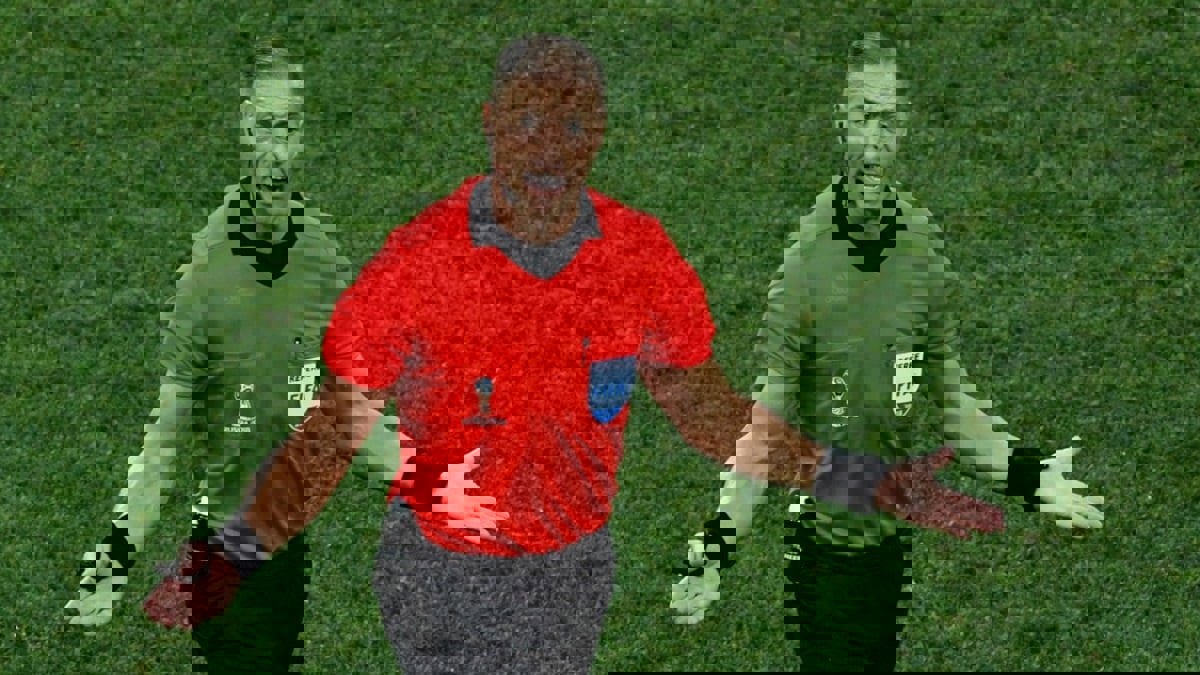 ‏الحكم بيتانا يفسر سبب ظهوره بشكل متشنج في مباراة الهلال والفيصلي (فيديو)