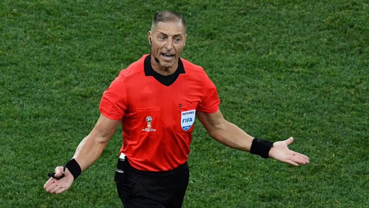 ‏الحكم بيتانا يفسر سبب ظهوره بشكل متشنج في مباراة الهلال والفيصلي (فيديو)