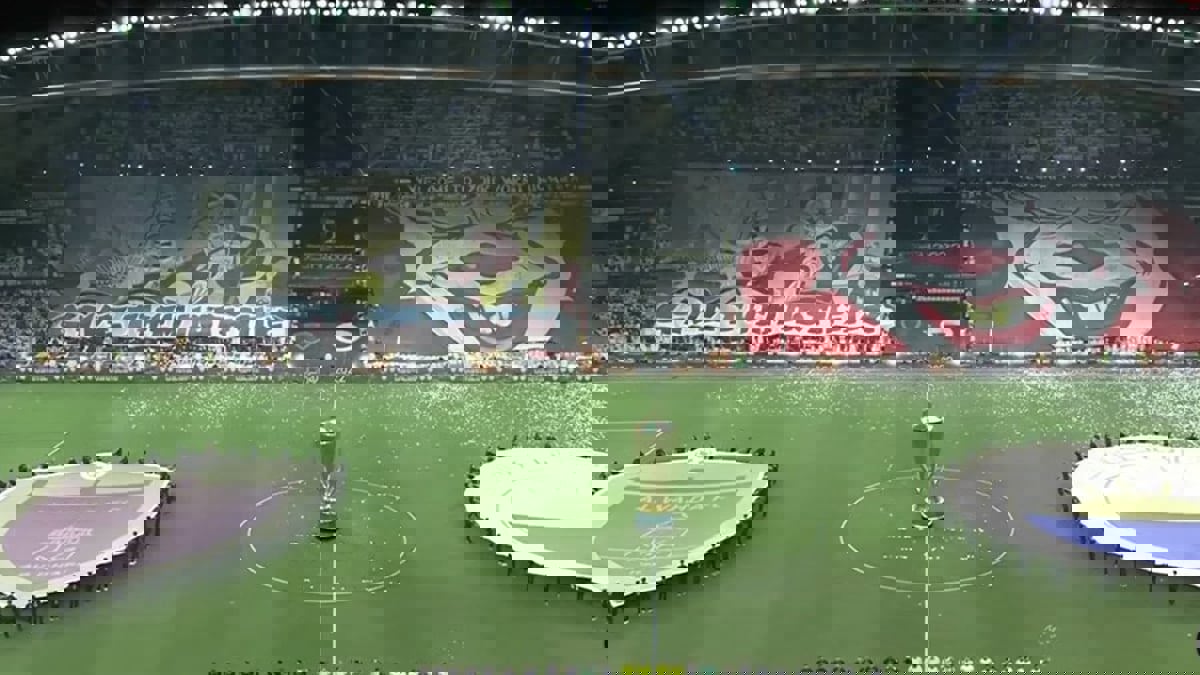 تأخر انطلاق مباراة نهائي كأس رئيس الإمارات بسبب "قصاصات الورق" (فيديو)