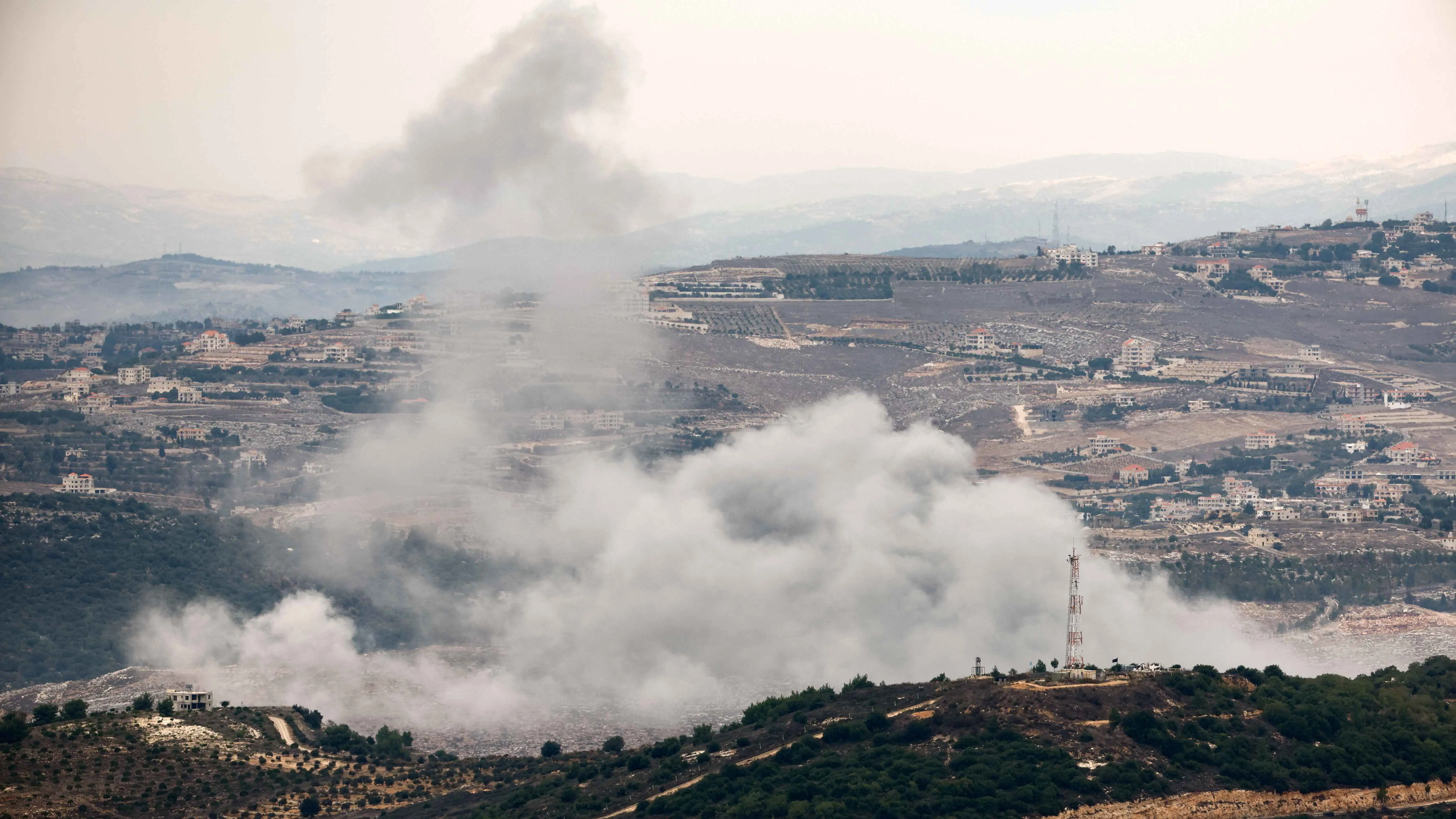 الجيش الإسرائيلي يقصف أهدافاً لـ"حزب الله" في 6 بلدات لبنانية