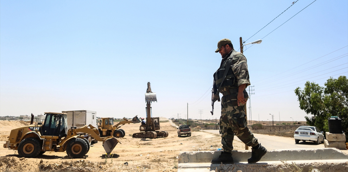 "حماس" تقيم منطقة عازلة على حدود غزة تنفيذًا لتفاهمات القاهرة (صور)