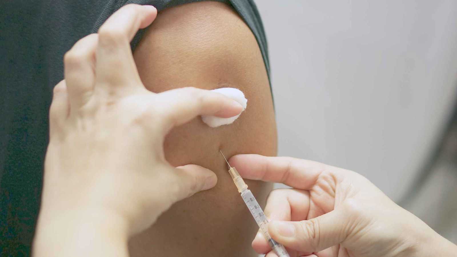 ماذا يجب أن تأكل بعد تلقي لقاح الإنفلونزا؟