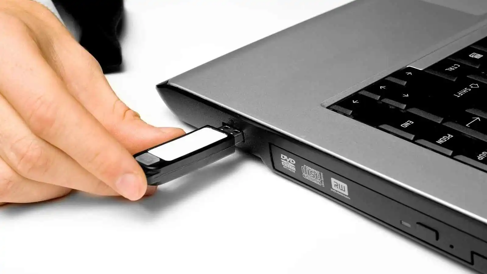 التوصيل الخاطئ قد يؤثر على أداء أجهزتك.. انتبه لمنافذ USB