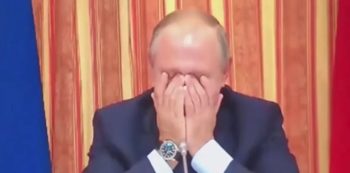 بالفيديو.. ما الذي قاله وزير روسي حتى انفجر بوتين ضاحكا؟