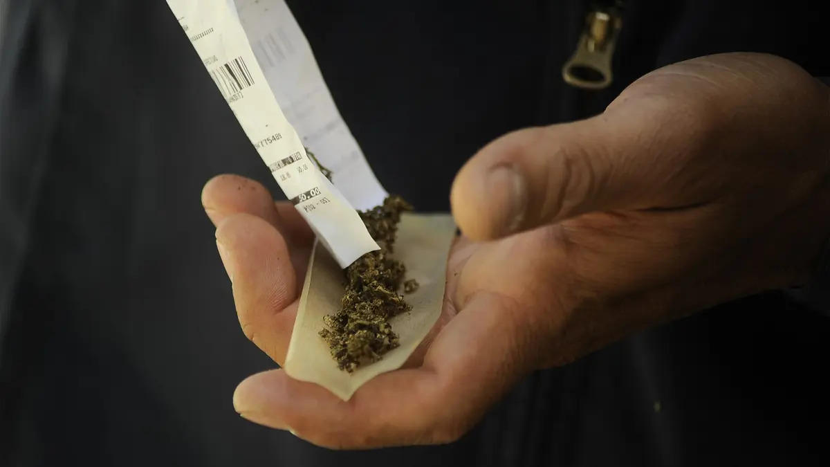 مصري يروج للمخدرات عبر "فيسبوك" على أنها بروتوكول لعلاج كورونا