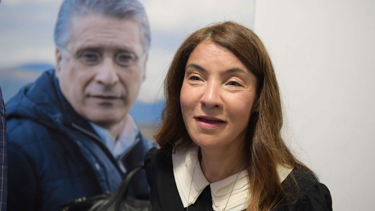 تونس.. زوجة نبيل القروي تخطف الأضواء وتقود حملته الانتخابية (صور وفيديو)