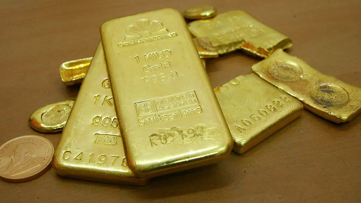 الذهب يحوم قرب مستويات منخفضة وسط رهانات على رفع جديد للفائدة الأمريكية