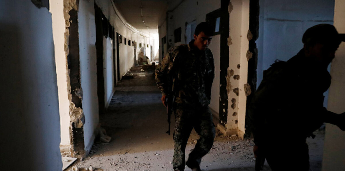 بالصور.. الجدران توثّق قصص الاعتقال في سجن لداعش بالرقة السورية