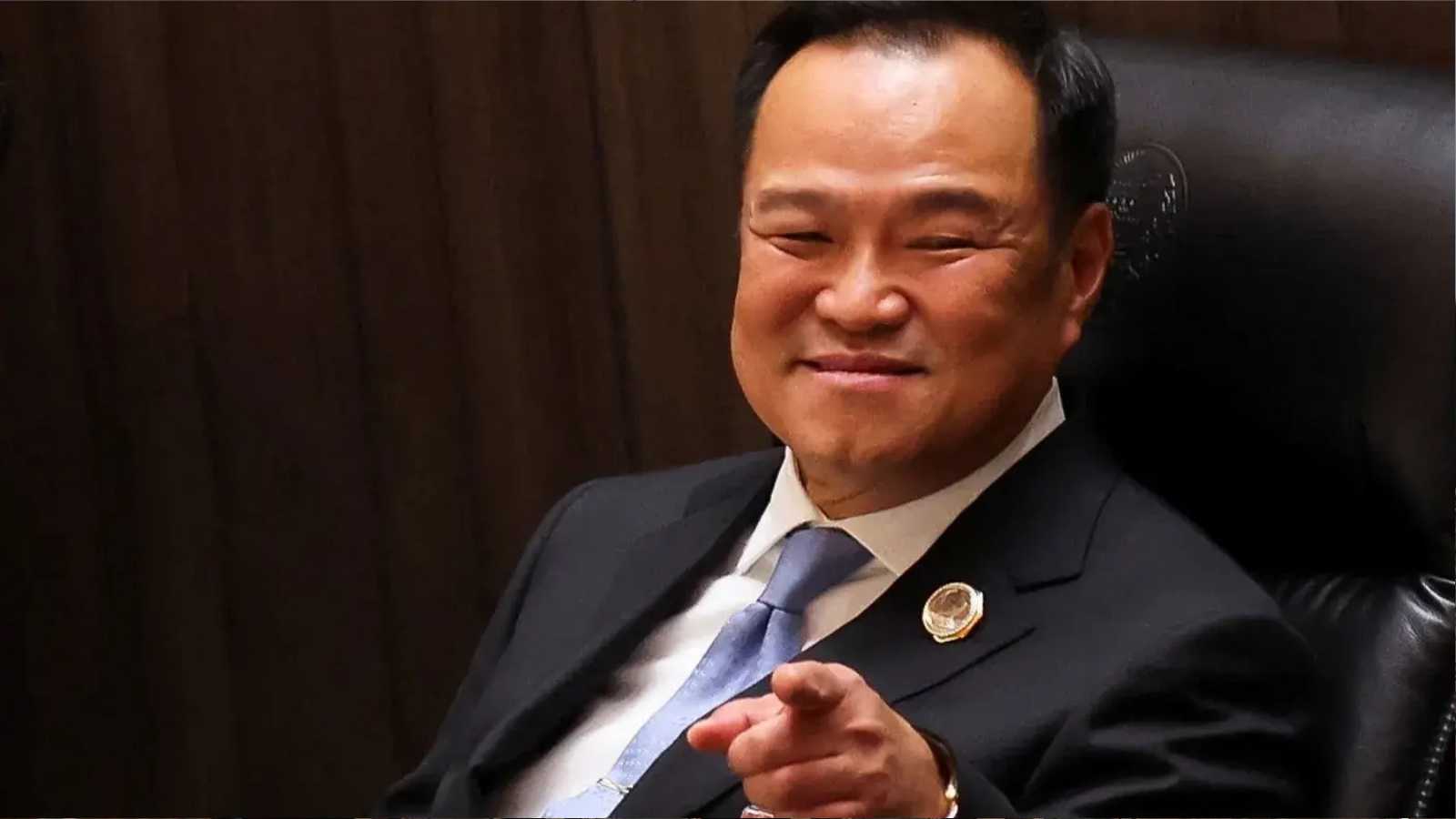 أنوتين تشارنفيراكول يتولى رسمياً رئاسة وزراء تايلاند