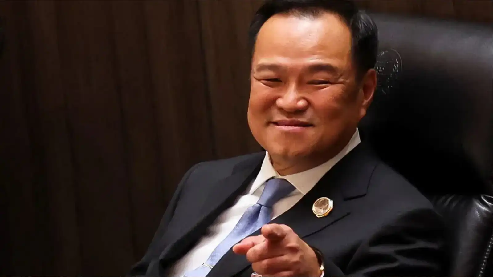 أنوتين تشارنفيراكول يتولى رسمياً رئاسة وزراء تايلاند