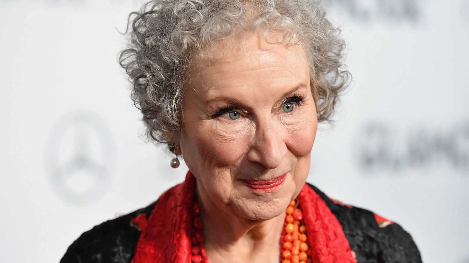 مارغريت آتوود تنشر سيرتها الذاتية في "كتاب الحيوات"