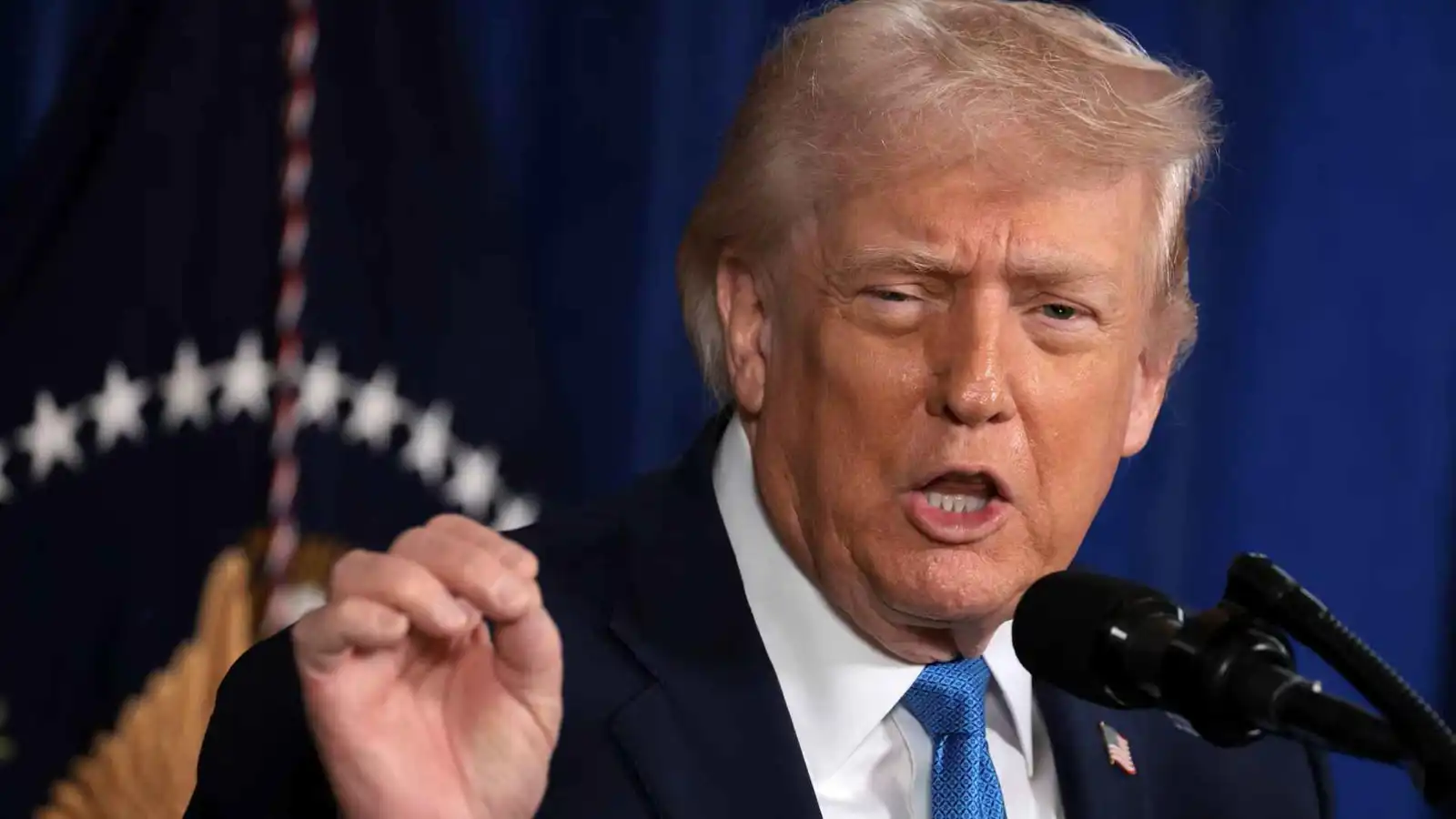 ترامب يعرض "مساعدة كبيرة" على من يولي اهتمامًا بمضيق هرمز