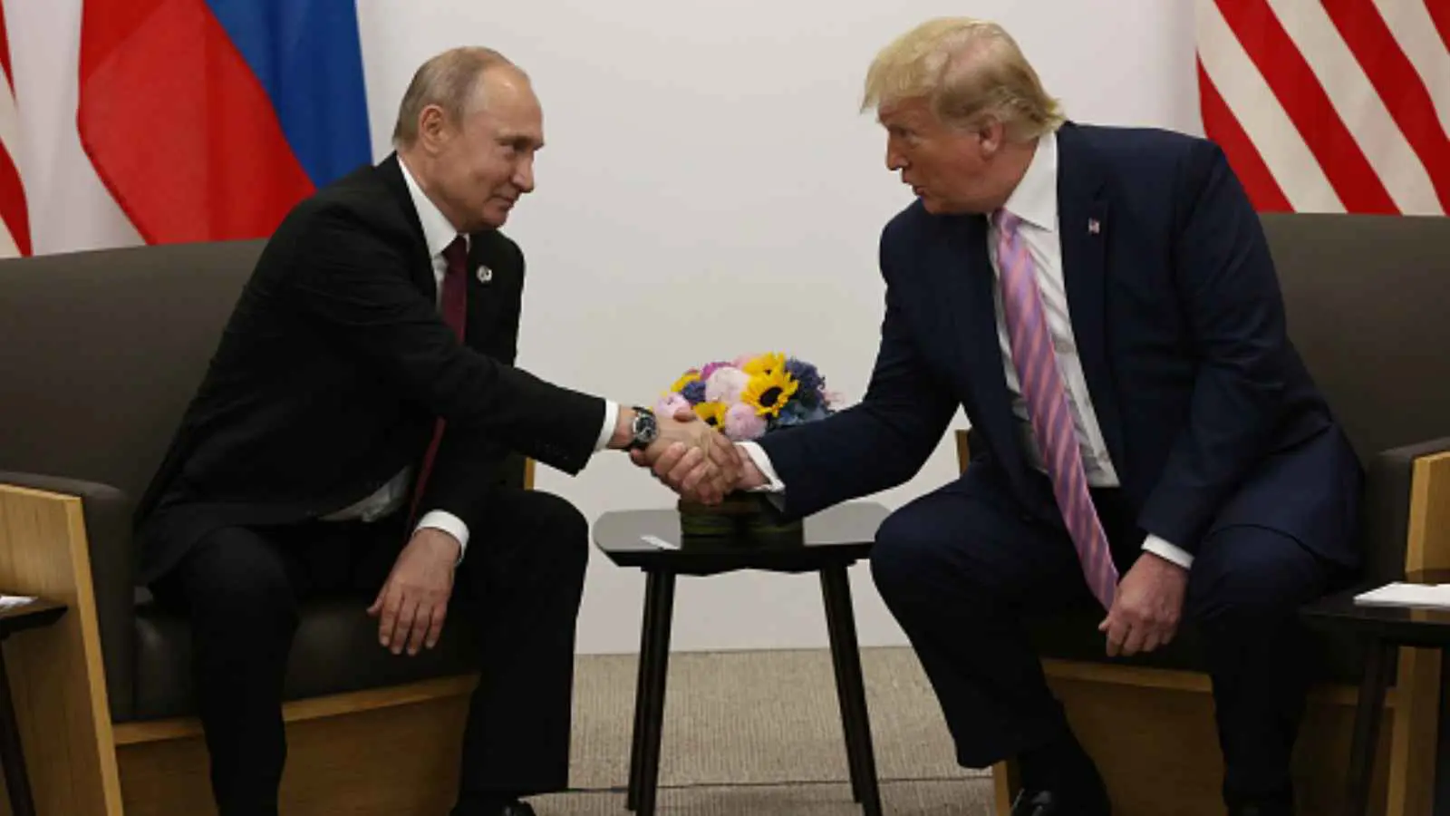 ترامب: الروس يفاوضون "من موقع قوة" ويريدون إنهاء الحرب