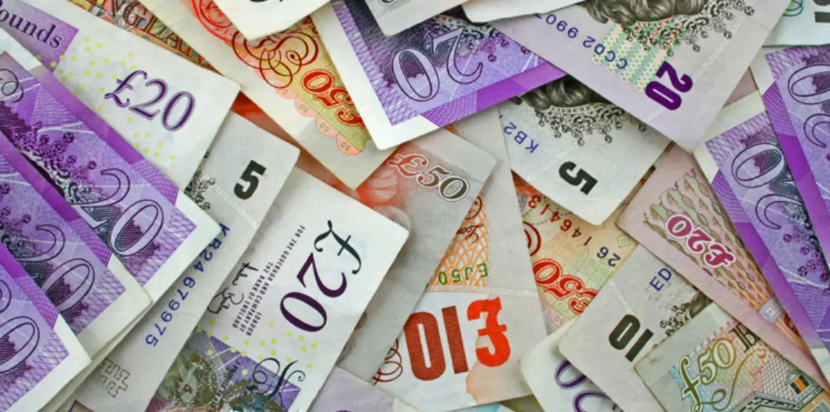 الاسترليني يصعد لأعلى مستوى في 7 أسابيع وسط توقعات ببقاء بريطانيا