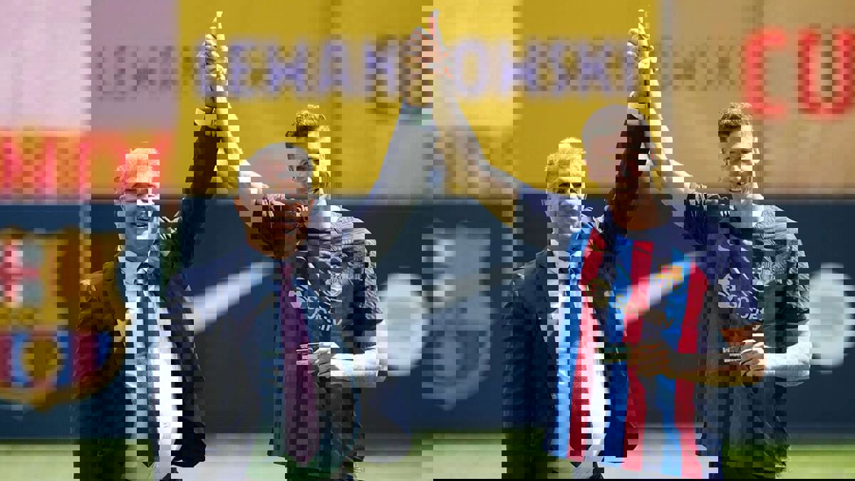 برشلونة ينتظر صحوة بفضل اللاعبين الجدد "إذا نجح في تسجيلهم"