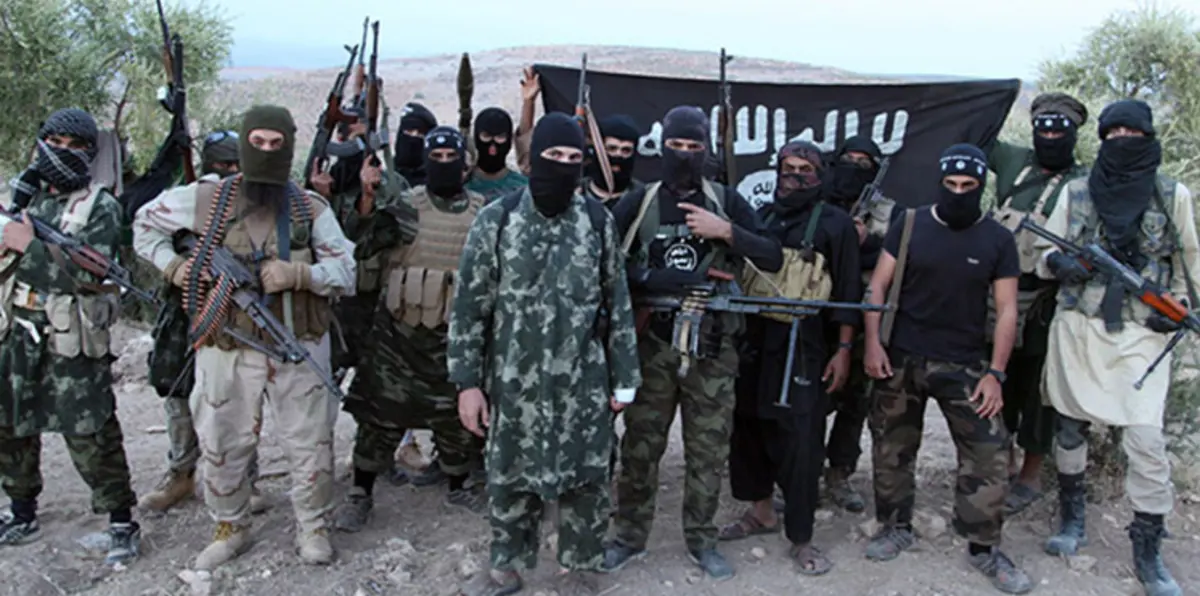 مقاتلو الدولة الإسلامية يهاجمون الجيش السوري في حماة 