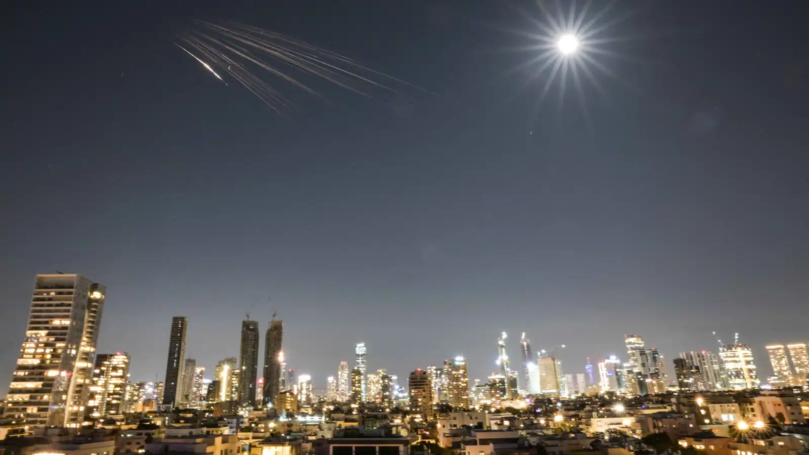 بدء موجة جديدة من الهجمات الصاروخية الإيرانية على إسرائيل