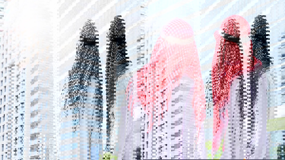 شرطة الرياض تعتقل عربيين سخرا من الزي السعودي 