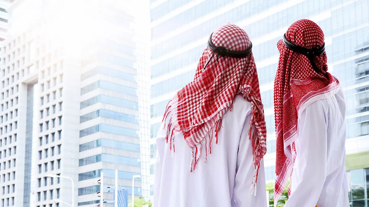 شرطة الرياض تعتقل عربيين سخرا من الزي السعودي 