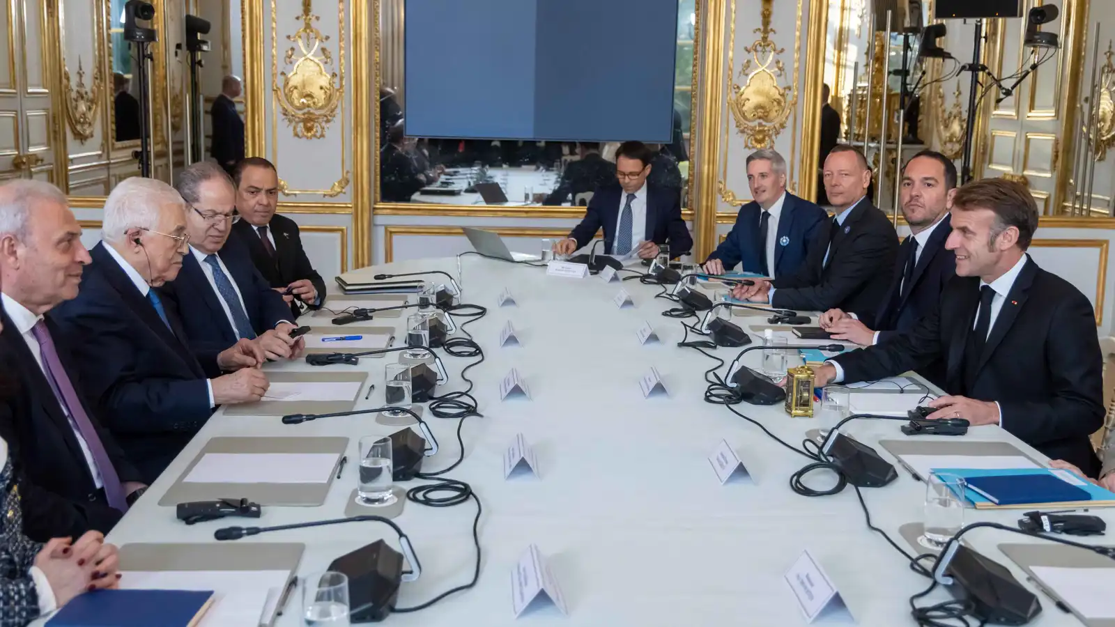 ماكرون وعباس يعلنان عن لجنة مشتركة لصياغة دستور "الدولة الفلسطينية"