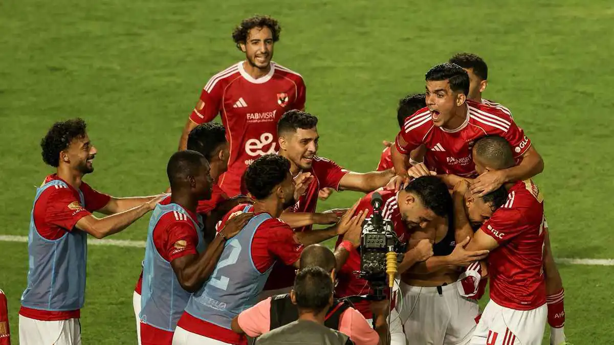 شيخ الحروب وكهلها وفتاها.. رد ناري من صفحة الأهلي على تيفو الزمالك (صورة)
