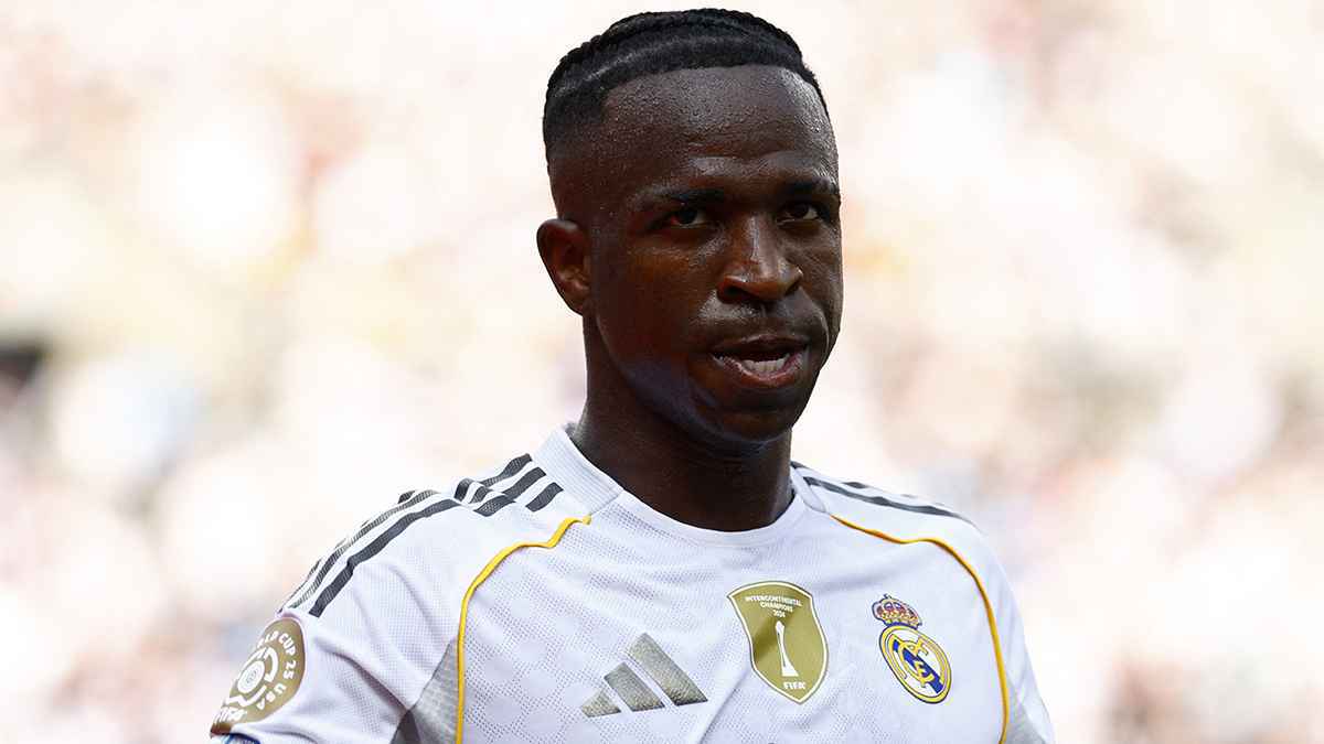 فينيسيوس جونيور يفاجئ نجم الهلال السعودي (فيديو)