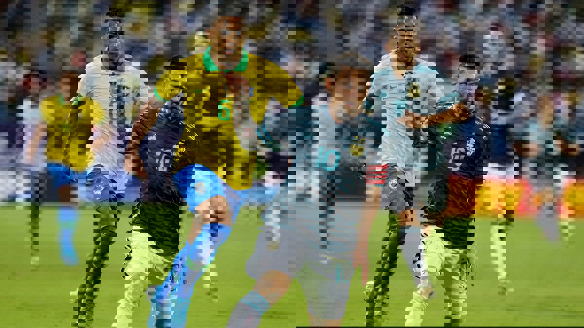 ميسي يقود الأرجنتين للفوز بالسوبر كلاسيكو على البرازيل في الرياض (فيديو)