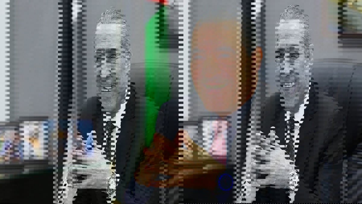 عباس يكلف حسين الشيخ بمهام أمين سر اللجنة التنفيذية لمنظمة التحرير الفلسطينية