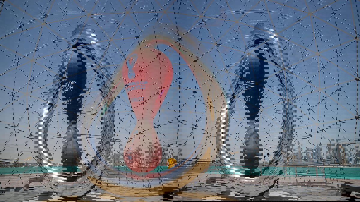 الفيفا يوجه رسالة إلى قطر بشأن المثليين: فنادق كأس العالم يجب أن ترحب بالضيوف "بطريقة غير تمييزية"