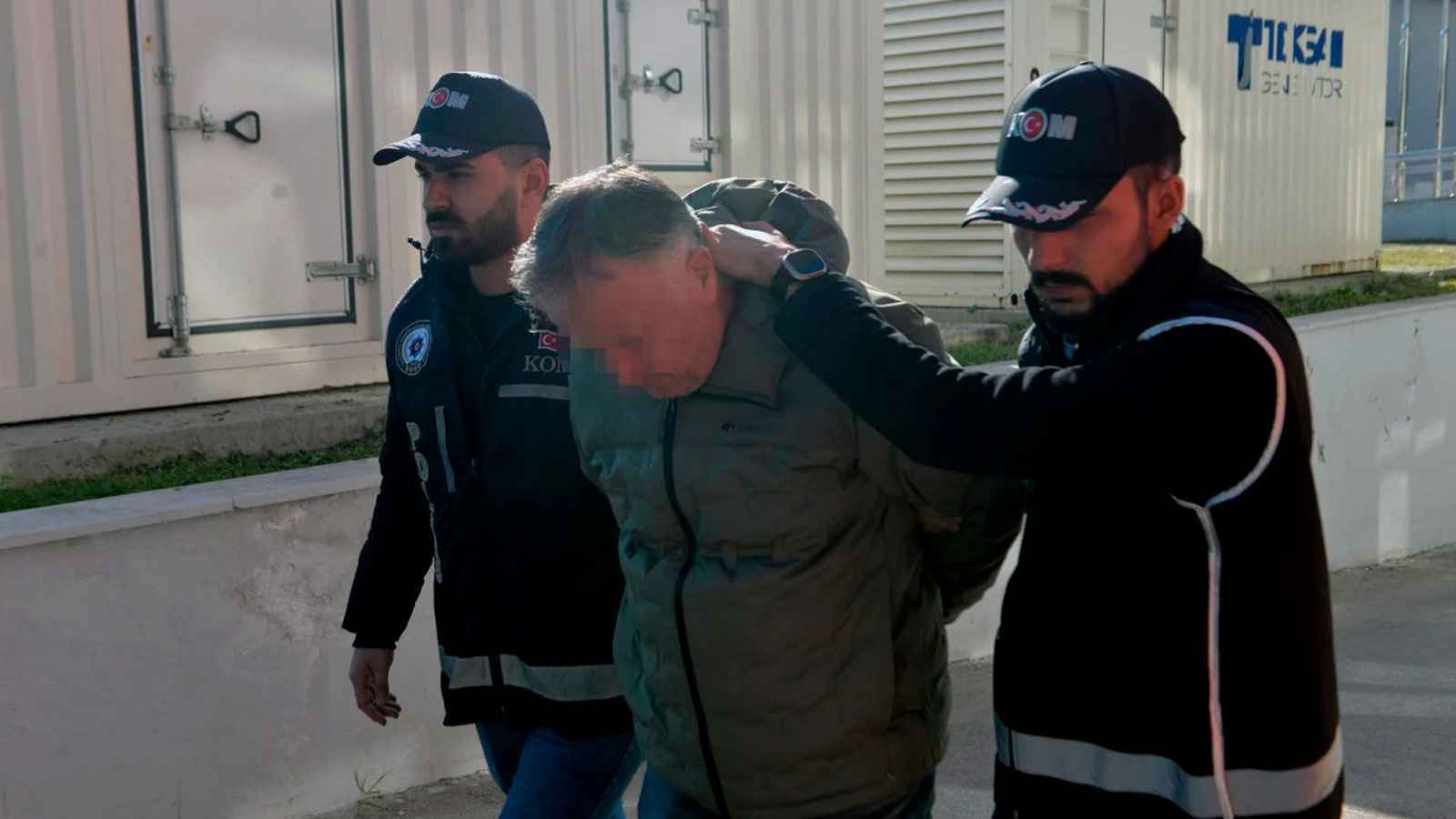 محتال يجمع 2.5 مليون دولار من بيع ماء زمزم مغشوش (صور)