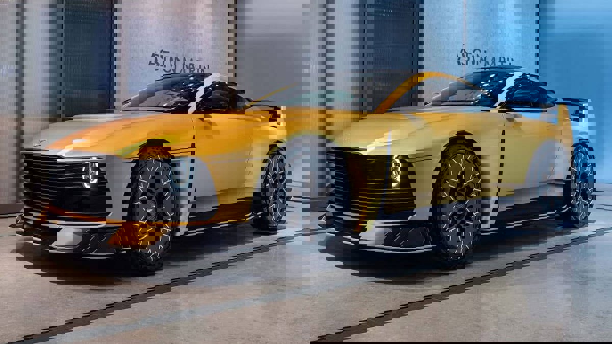 صنعوا منها 38 نسخة.. سيارة أسطورة "فورمولا 1" التي صُممت خصوصًا له