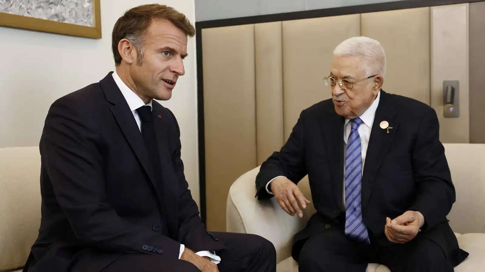 ماكرون يستضيف الرئيس الفلسطيني غدا